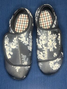 Women’s Black & Gray Floral Shoes by Propét Size 6 Comfy Easy Wear Clog Style